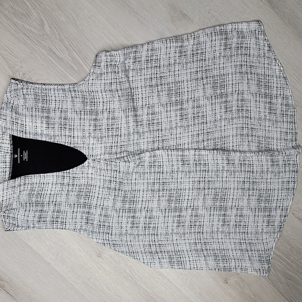 Worthington Small Black &white V neck sleeveless Blouse [100]